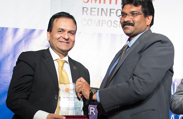 Dr. Tariq Nizami, CEO of CEO CLubs Network receiving Award